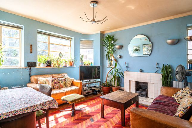 Crownstone Road, London, SW2 2 bed apartment for sale