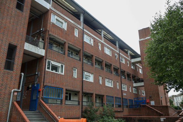 Foulden Road, London N16 4 bed house of multiple occupation for sale