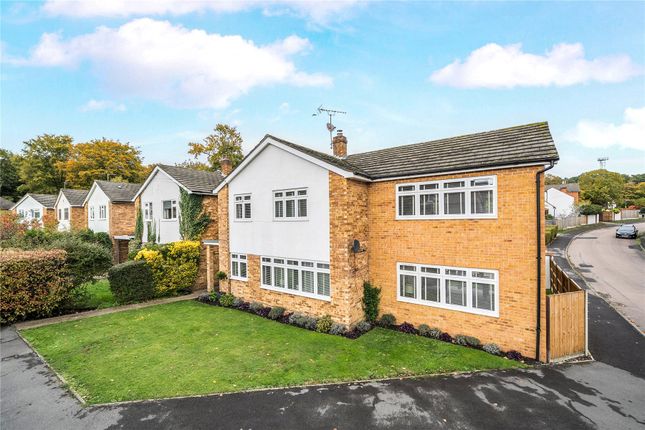 Owen Road, Surrey GU20 4 bed detached house for sale