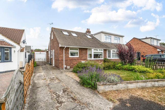 Barcelona Crescent, Wroughton... 3 bed semi