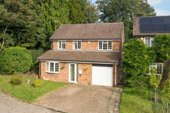 Davies Close, Surrey GU7 4 bed detached house for sale