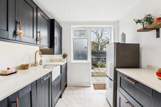 Gifford Gardens, Hanwell, London, W7 1 bed ground floor flat for sale