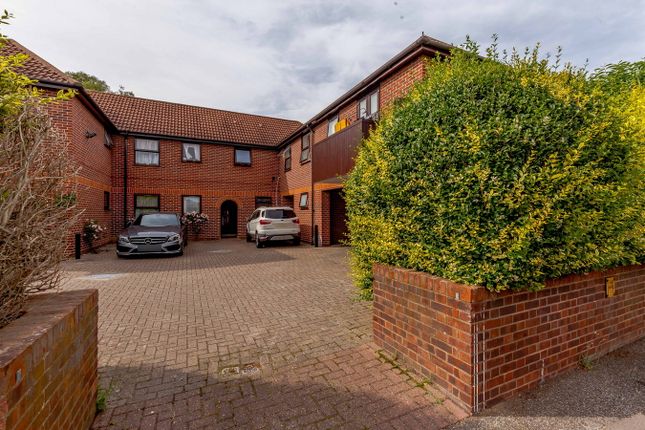 Richmond Road, Romford RM1 1 bed apartment for sale