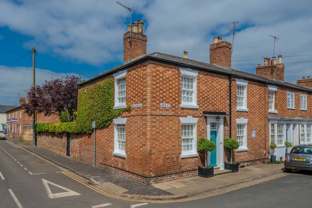 4 bedroom end of terrace house for sale