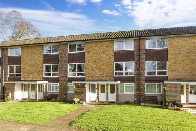 Cotswold Court, Horsham, West Sussex 2 bed ground floor flat for sale