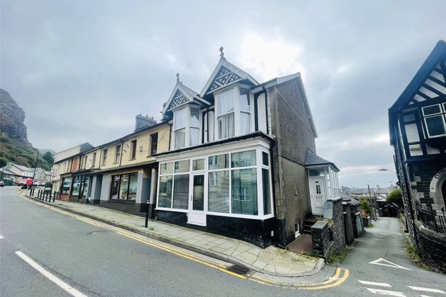 4 bedroom end of terrace house for sale