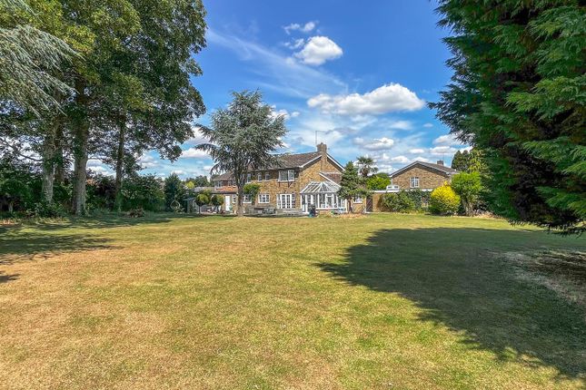 Hall Close, Harpole, Northampton 4 bed detached house for sale