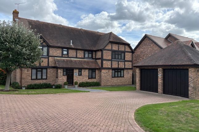 Fordyce Close, Hornchurch, RM11 5 bed detached house for sale