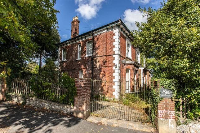 16 bedroom detached house for sale