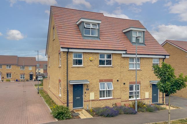 Wallis Drive, Leighton Buzzard, LU7 3 bed semi