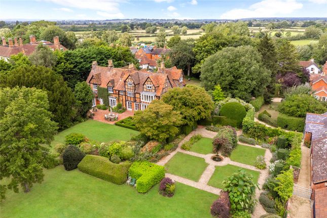 Worton, Devizes, Wiltshire, SN10 6 bed detached house for sale