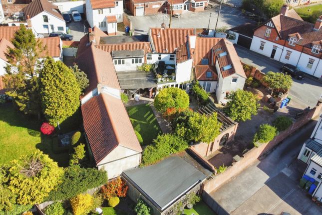 Low Street, North Ferriby, HU14 3DD 5 bed semi