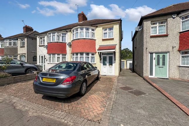 Cheriton Avenue, Clayhall IG5 3 bed semi