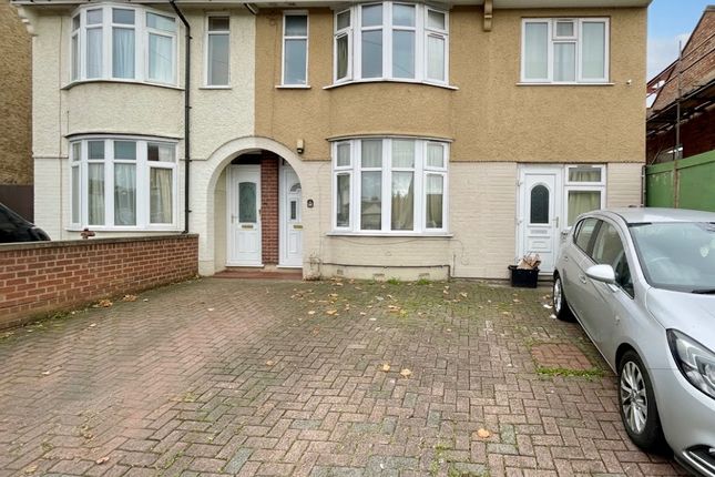St. Margarets Avenue, Luton... 6 bed end of terrace house for sale