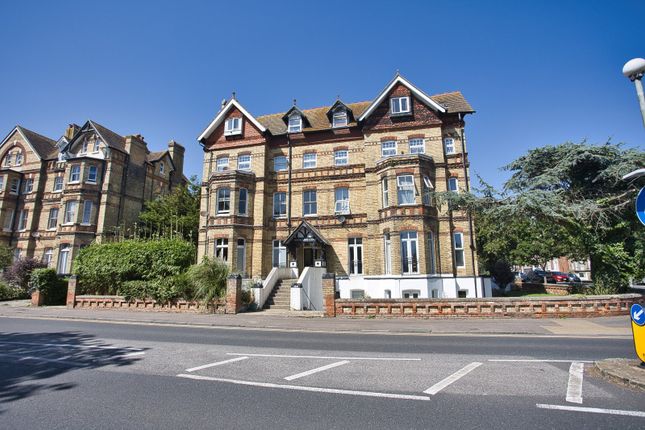 Sandgate Road, Folkestone, CT20 2 bed flat for sale
