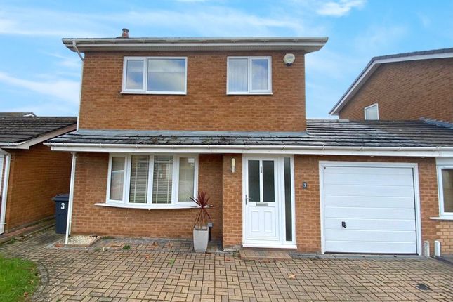 3 bedroom link detached house for sale