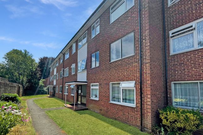 The Shires, Old Bedford Road, Luton... 2 bed flat for sale