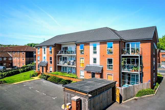 Oakridge Road, Buckinghamshire HP11 2 bed apartment for sale