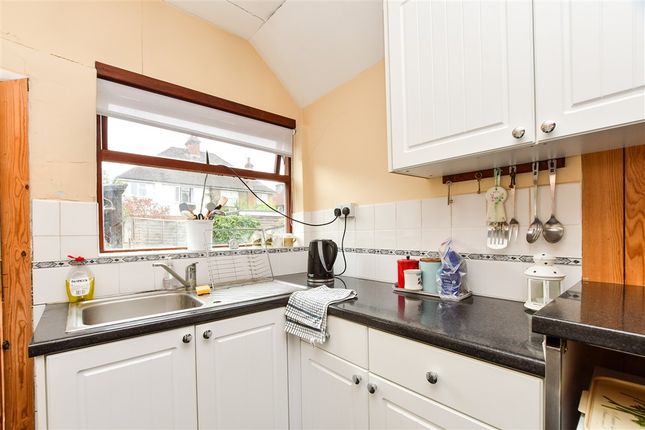 2 bed detached house