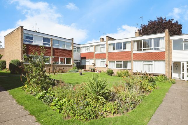 2 bedroom ground floor flat for sale