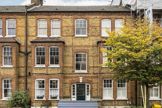 Queenstown Road, London SW8 2 bed flat for sale