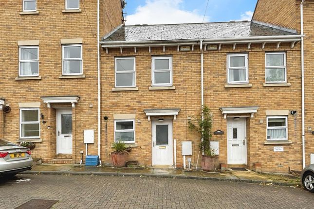 Steven Close, Chatham 2 bed terraced house for sale