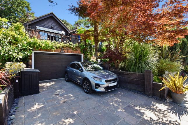 Leafy Grove, Keston BR2 3 bed detached house for sale