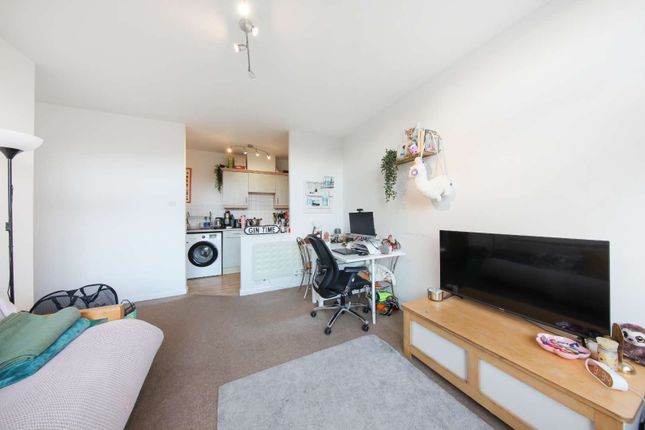 Metro Central Heights, Southwark, London 2 bed flat for sale