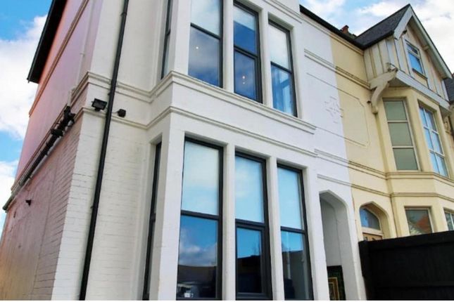 4 bed block of flats