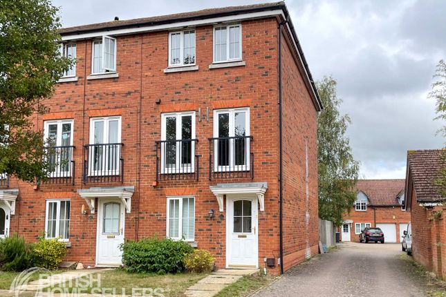 5 bedroom semi-detached house for sale
