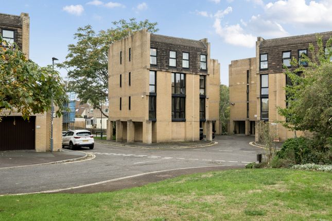 Old Vicarage Green, Bristol BS31 2 bed apartment for sale
