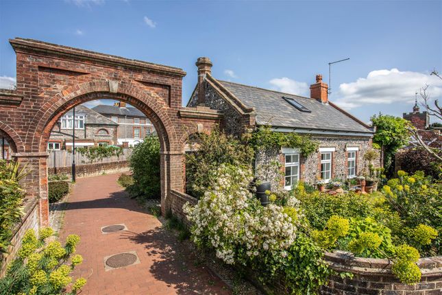 2 bedroom detached house for sale