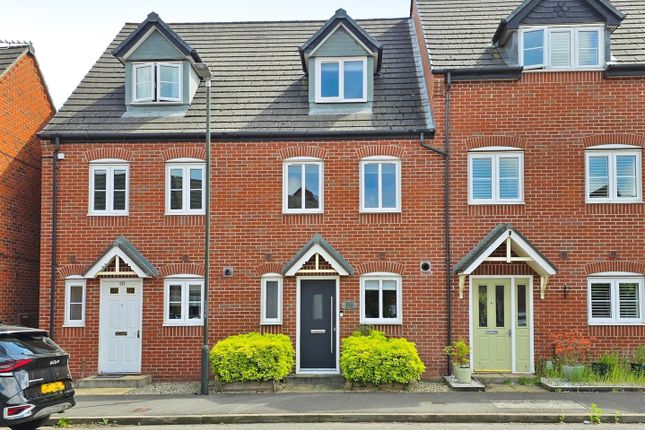 Foss Road, Hilton 3 bed terraced house for sale