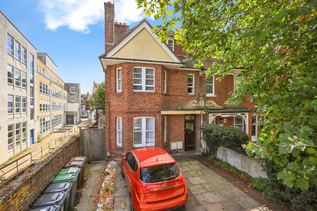 6 bedroom semi-detached house for sale