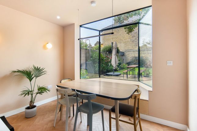 Glyn Road, London, E5 3 bed terraced house for sale