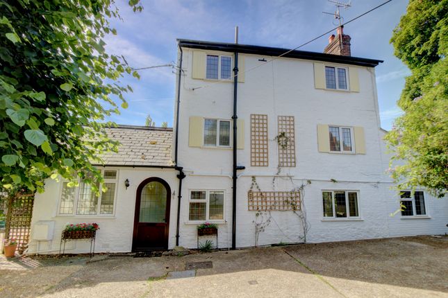 2 bedroom detached house for sale