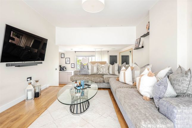Staveley Road, Bedfordshire LU6 3 bed semi