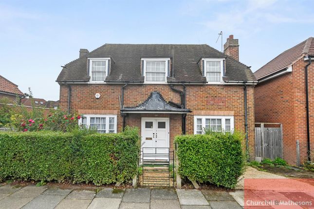 Saxon Drive, London 2 bed detached house for sale