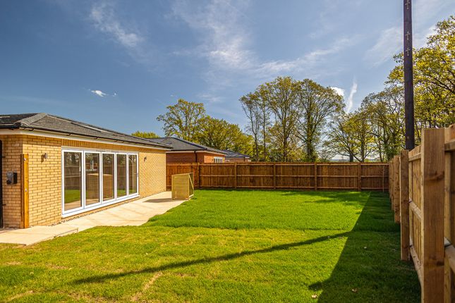 Gardeners Mews, Crays Hill, CM11 2 bed bungalow for sale