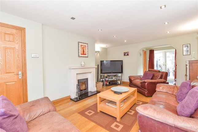 Buckingham Road, Petersfield, Hampshire 3 bed semi