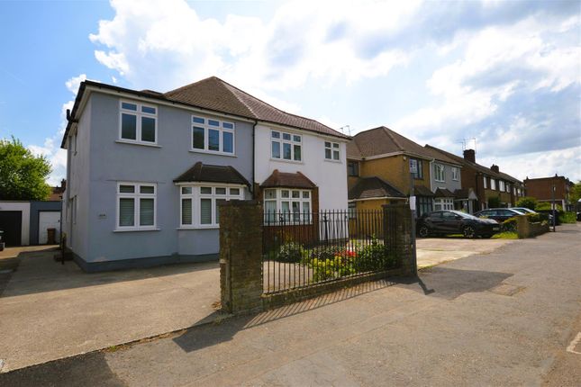 Watford Road, Croxley Green... 3 bed semi