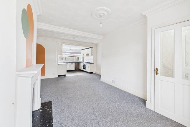 Swaledale Avenue, Hull, HU9 3UE 2 bed terraced house for sale