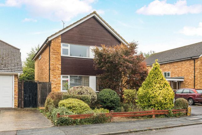 Great Oaks Park, Surrey GU4 3 bed detached house for sale