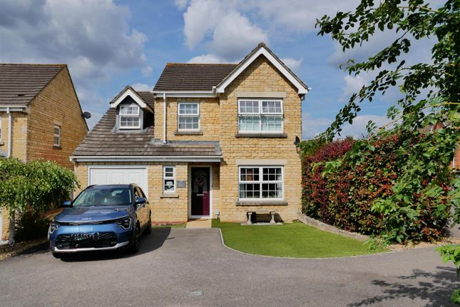Claypole Mead, Pewsham, Chippenham 4 bed detached house for sale