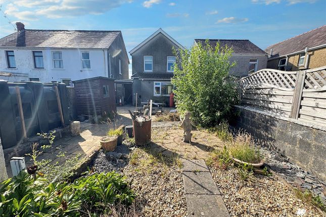 Cross Hands Road, Gorslas, Llanelli 2 bed detached house for sale