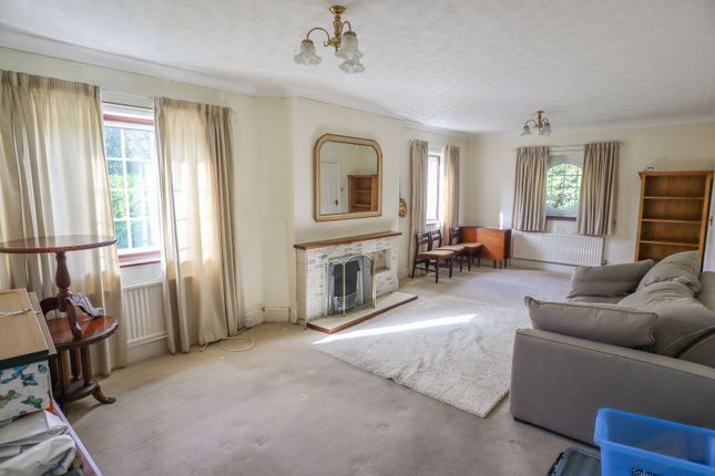 Oxford Road, Calne SN11 2 bed detached bungalow for sale