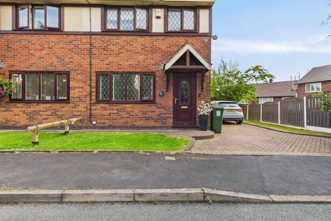 QUEENHILL DRIVE, HYDE, SK14 4UH 3 bed semi