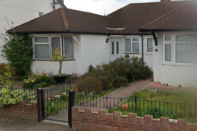 Glasbrook Avenue, Twickenham TW2 3 bed semi