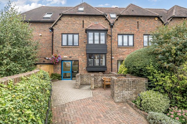 Adam Court, Oxfordshire RG9 3 bed apartment for sale