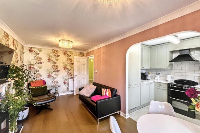 4 bedroom end of terrace house for sale